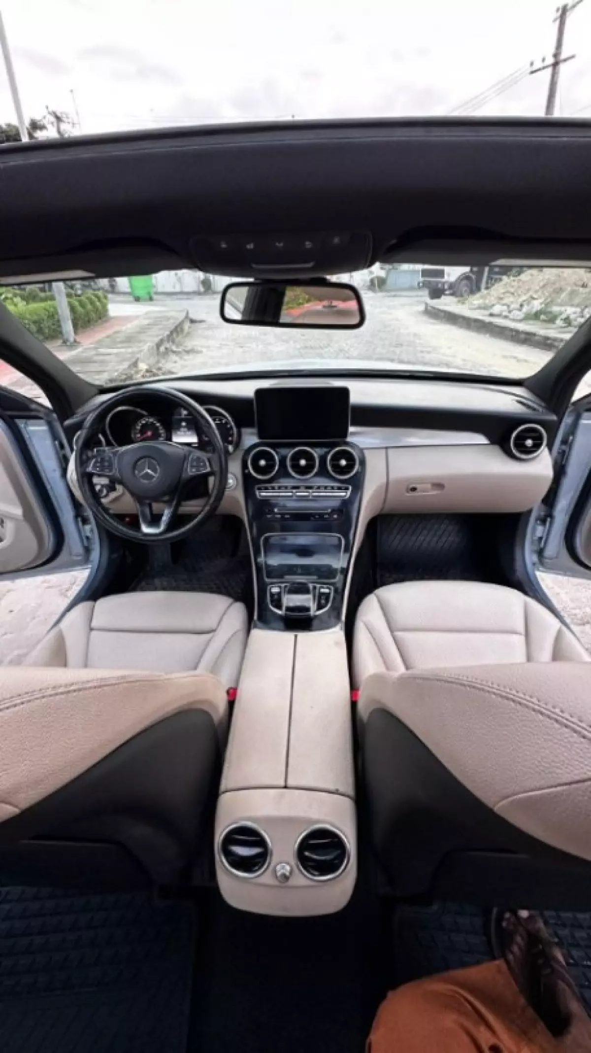 interiorFront