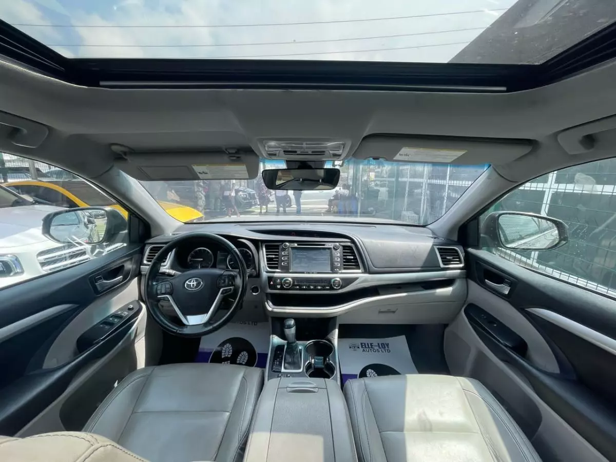 interiorFront