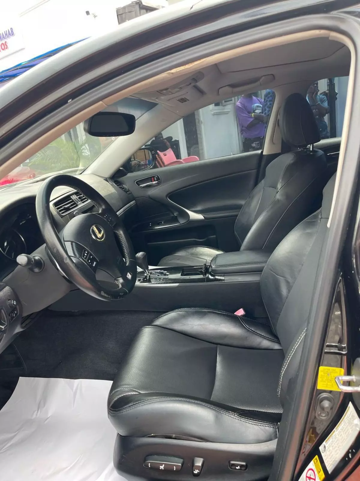 interiorFront