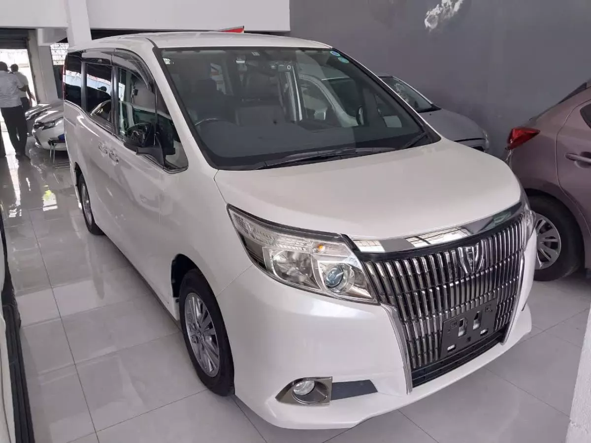 Toyota esquire - 2016