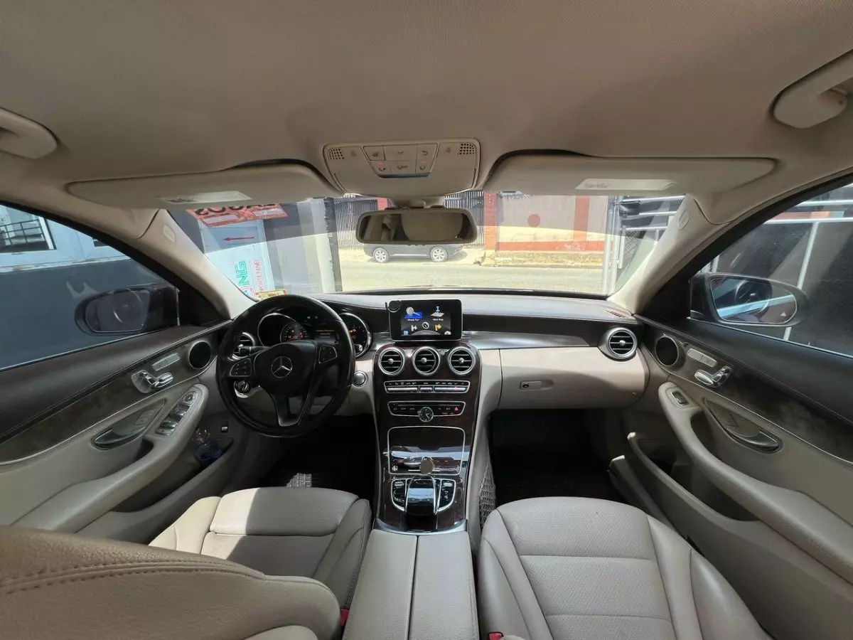 interiorFront