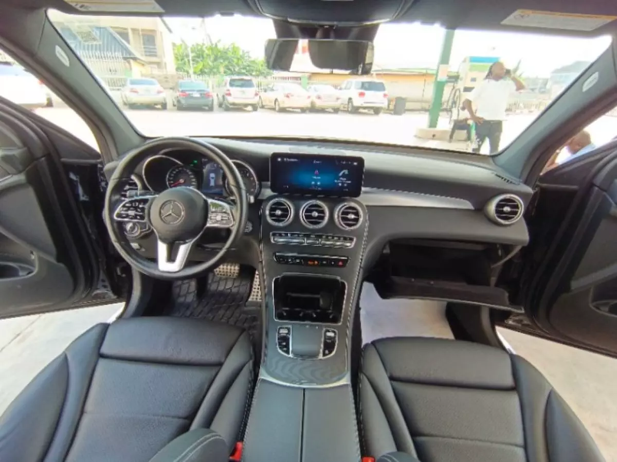 interiorFront