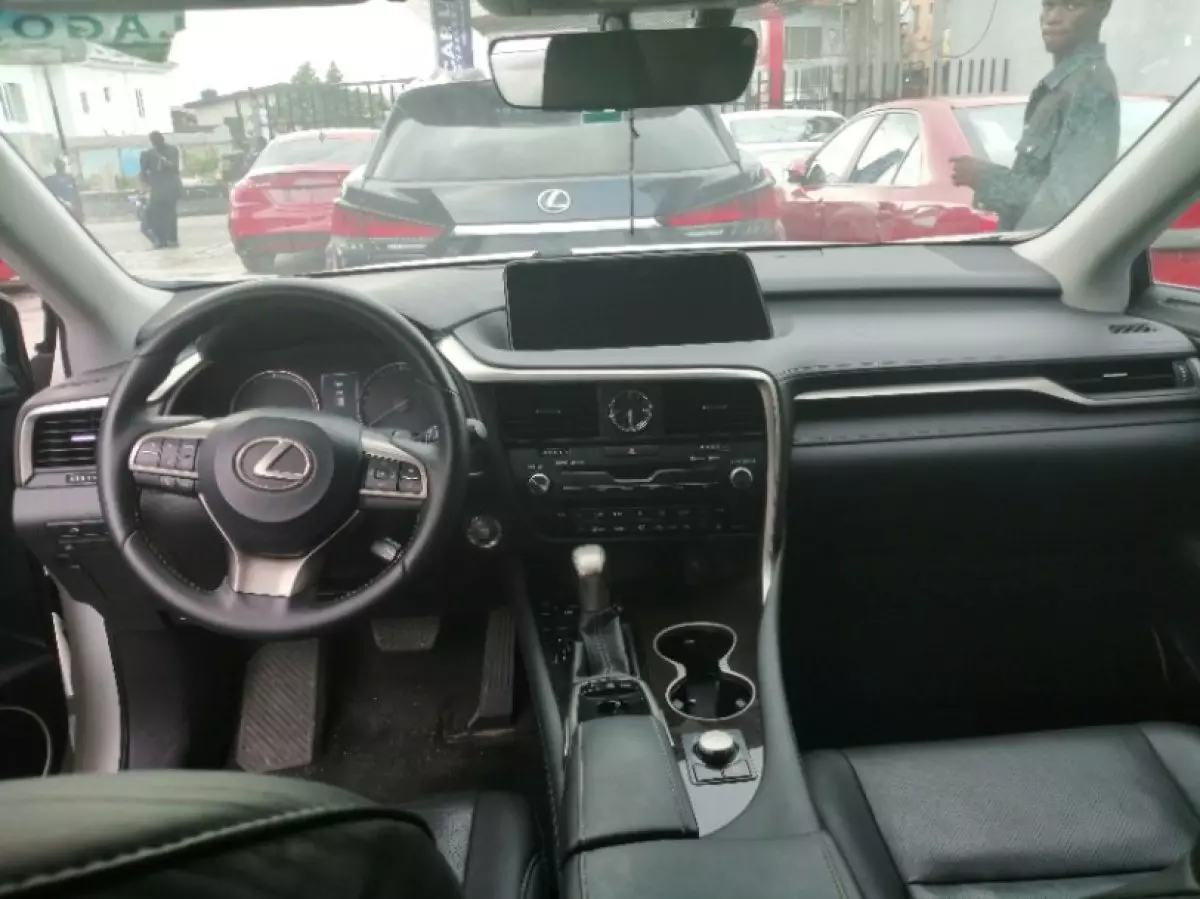 interiorFront