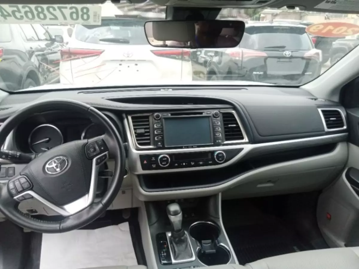 interiorFront