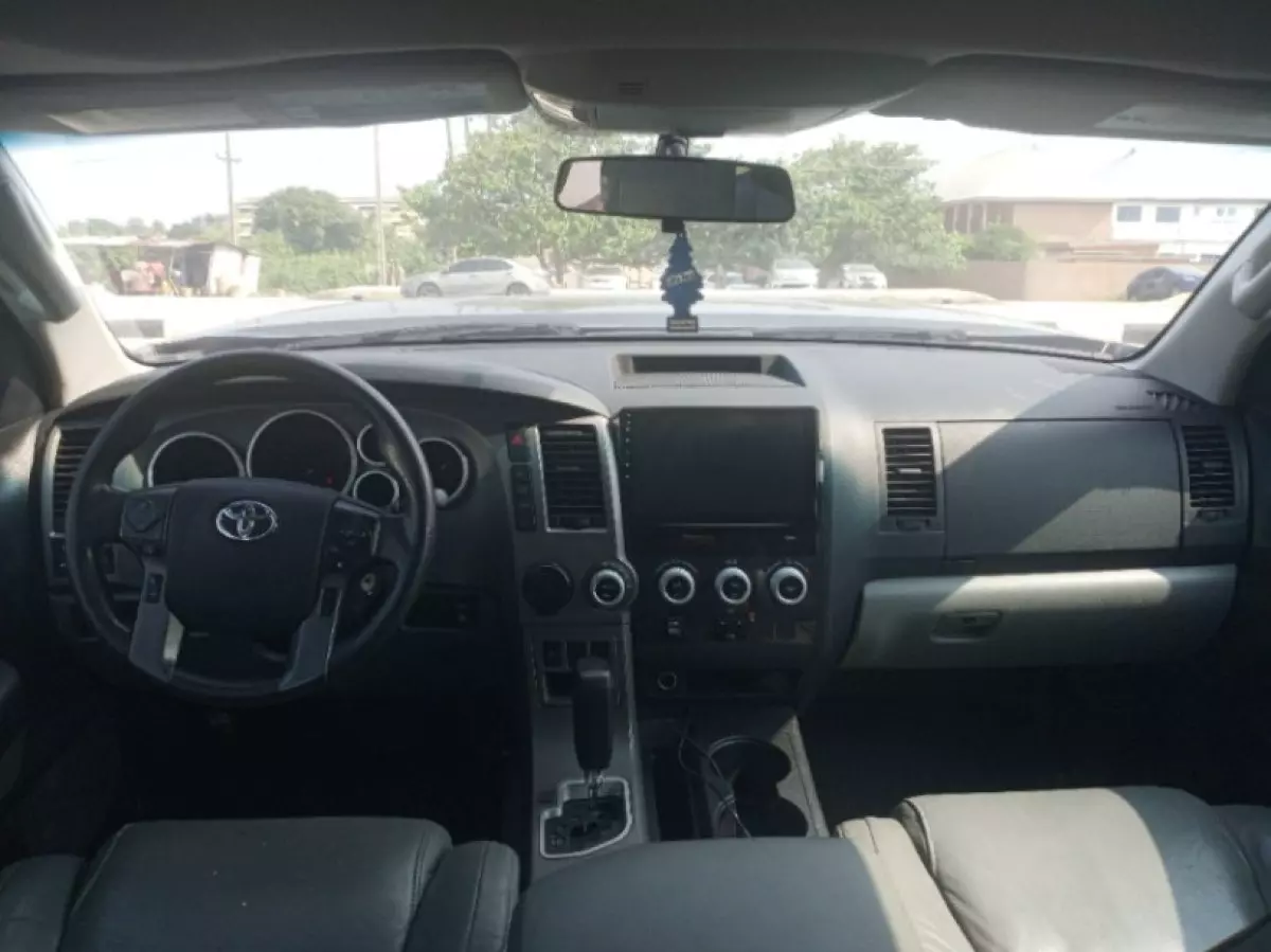 interiorFront