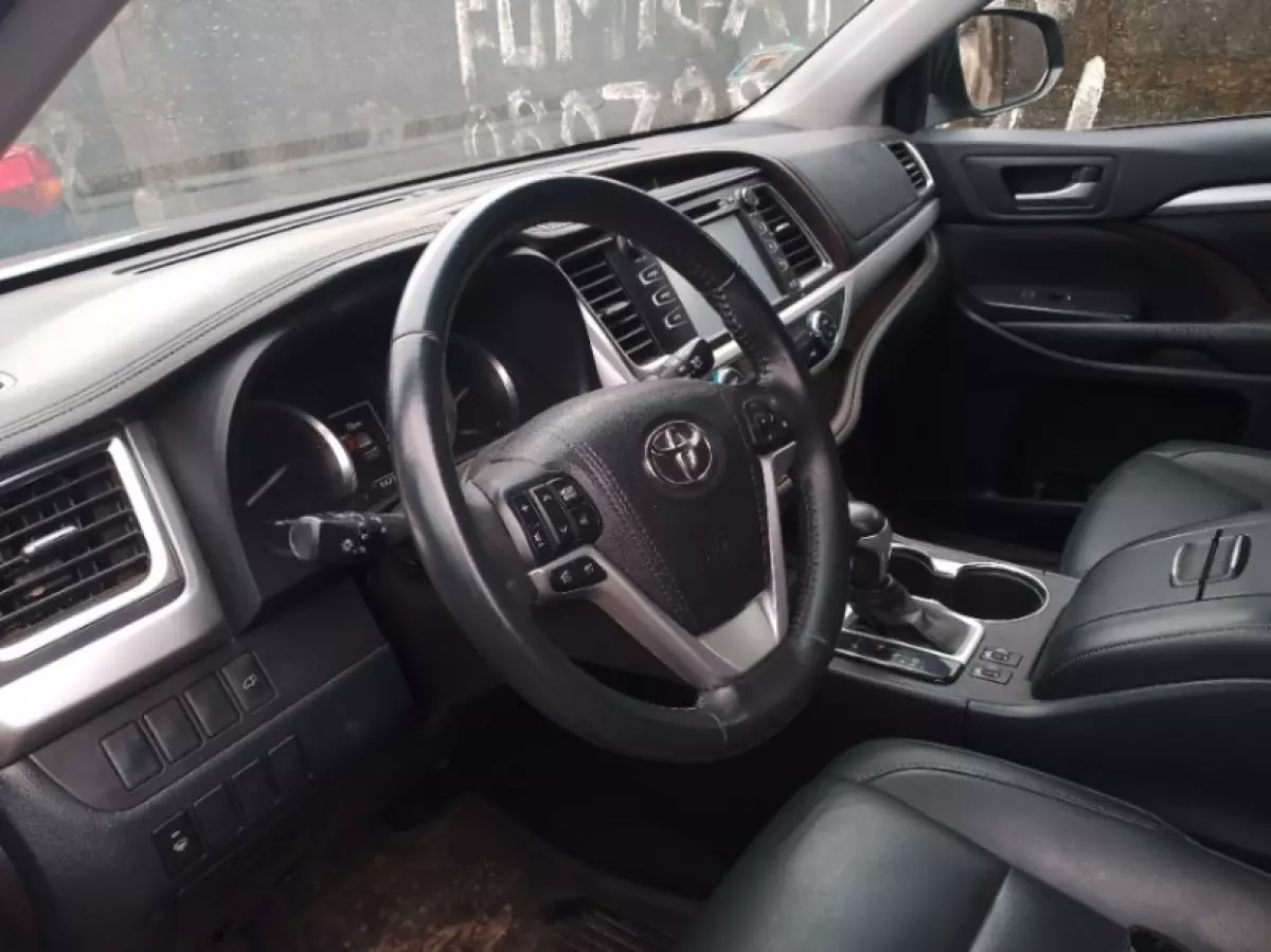 interiorFront