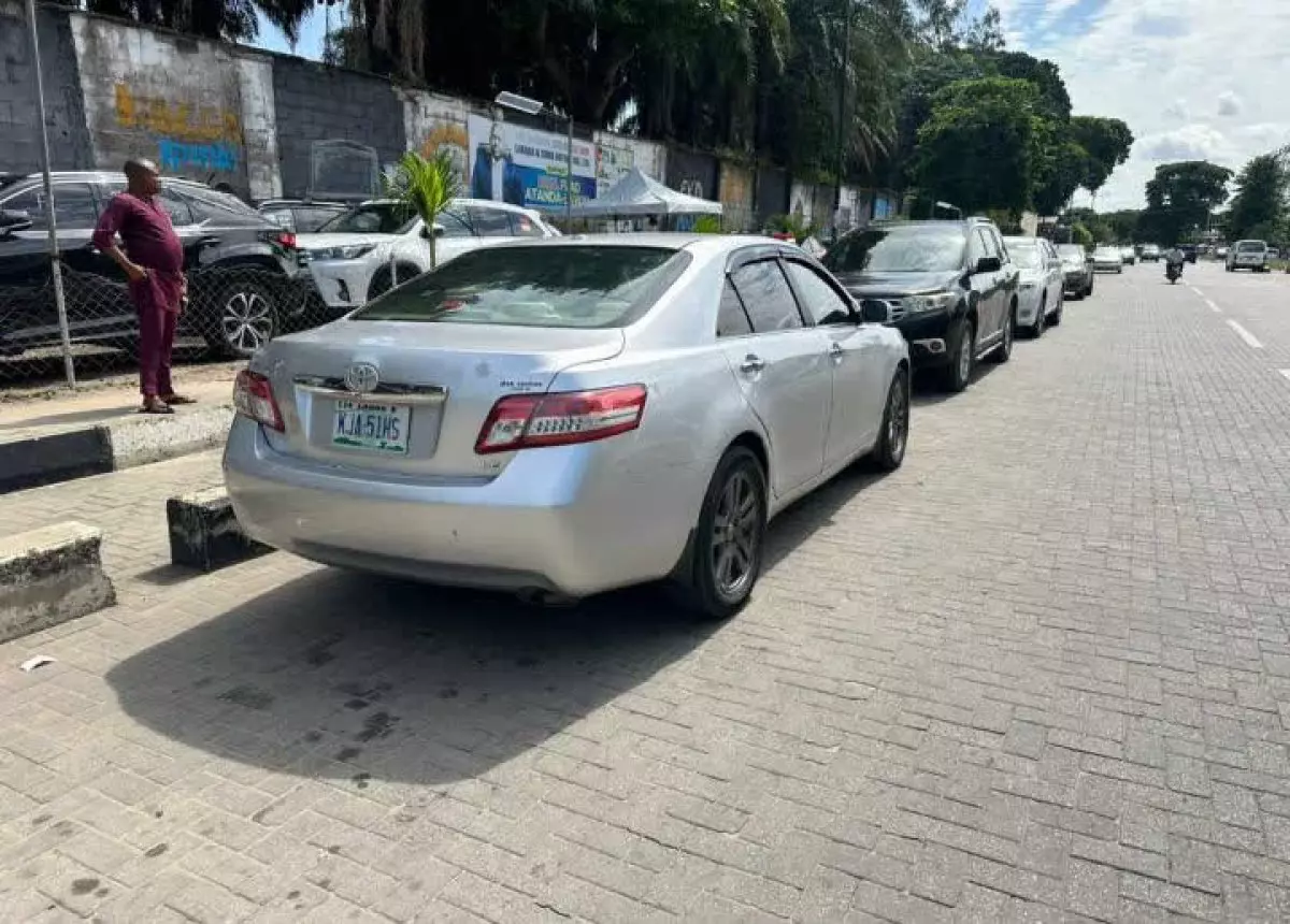 car Right Back