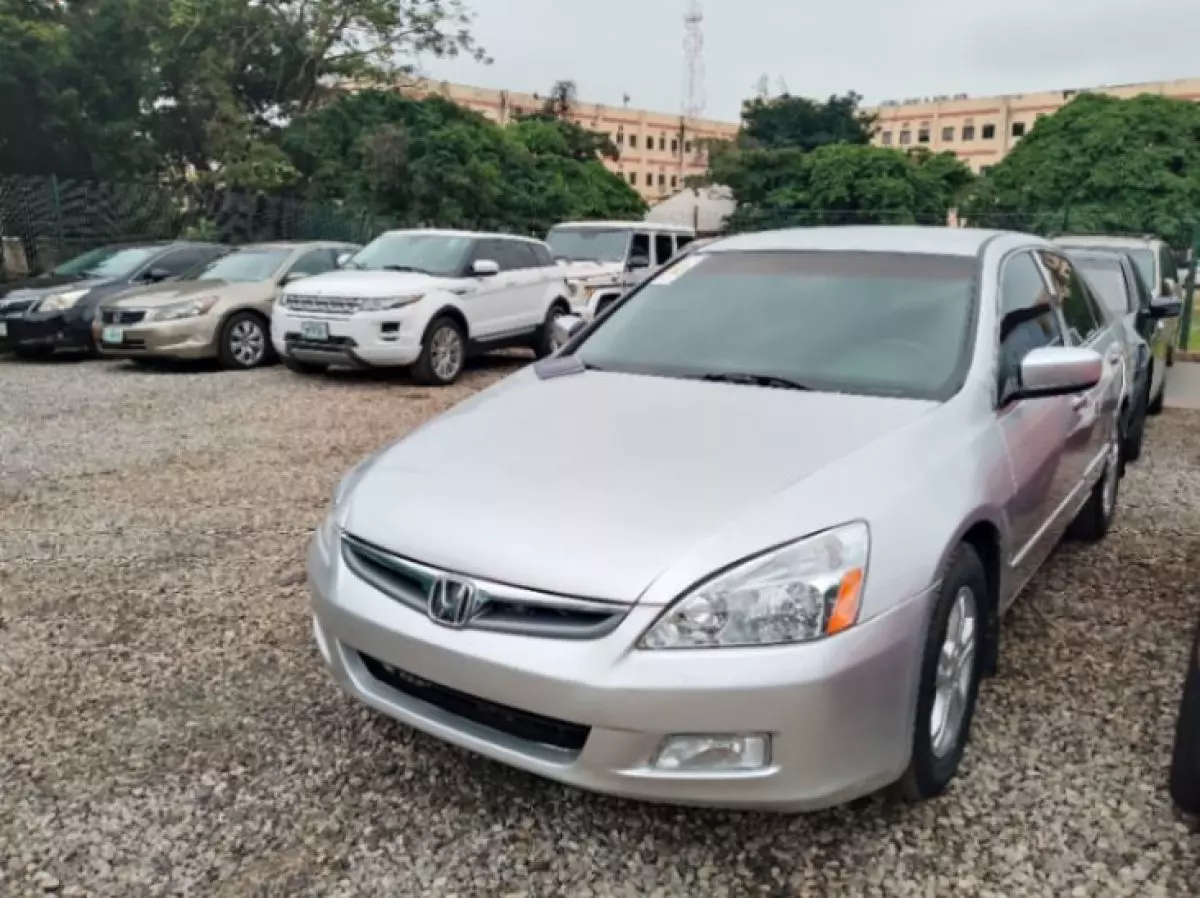 Honda Accord - 2006