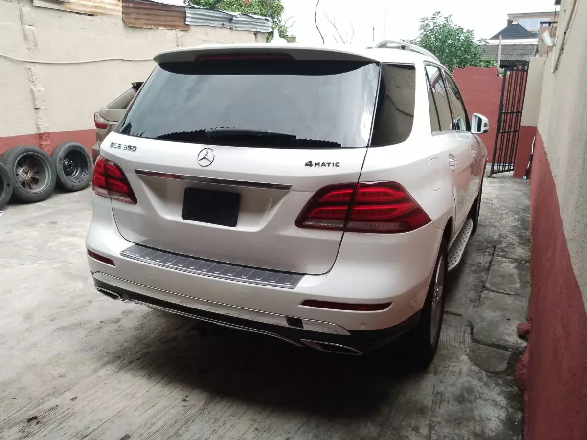 car Right Back