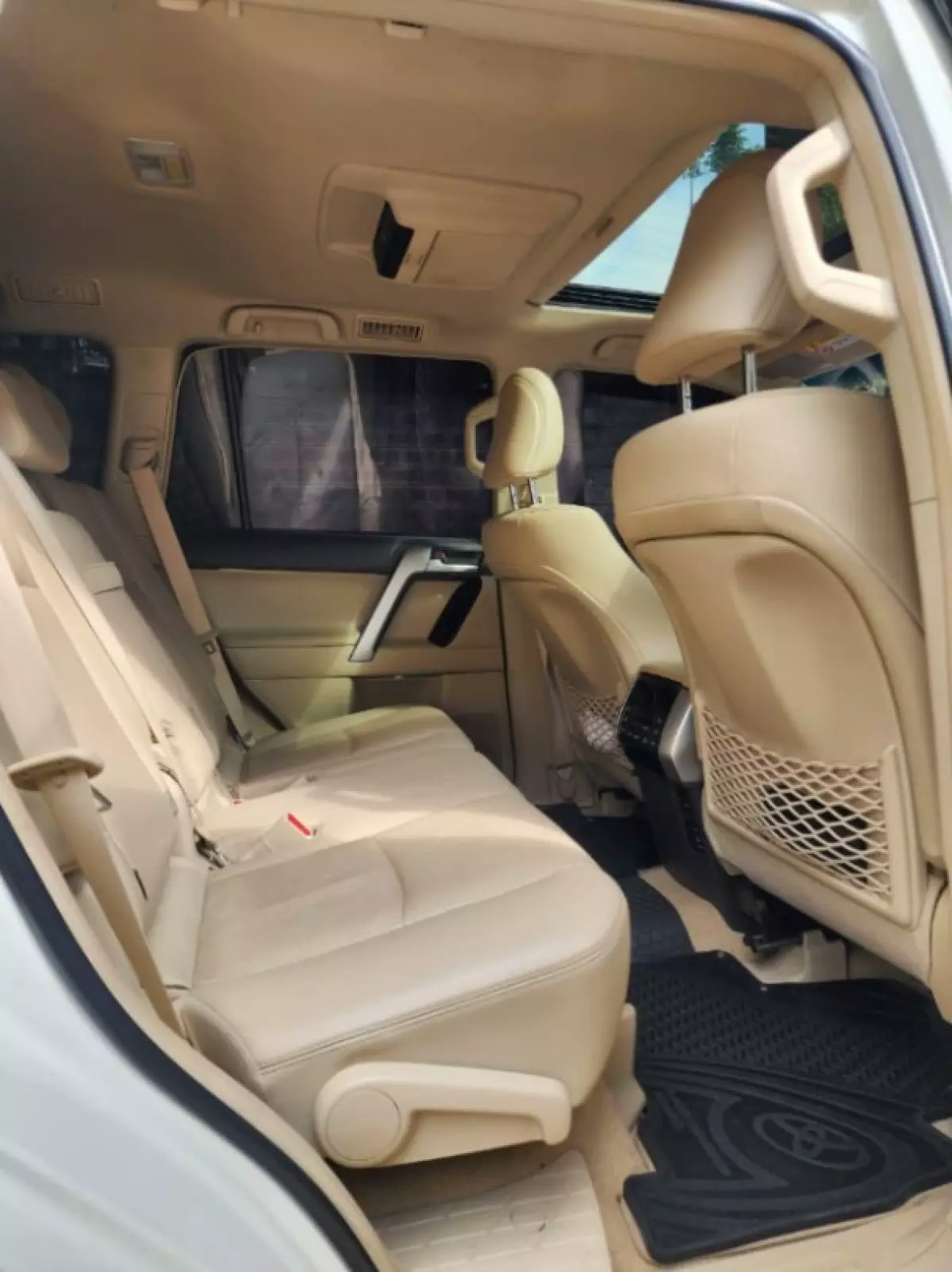 interiorBack