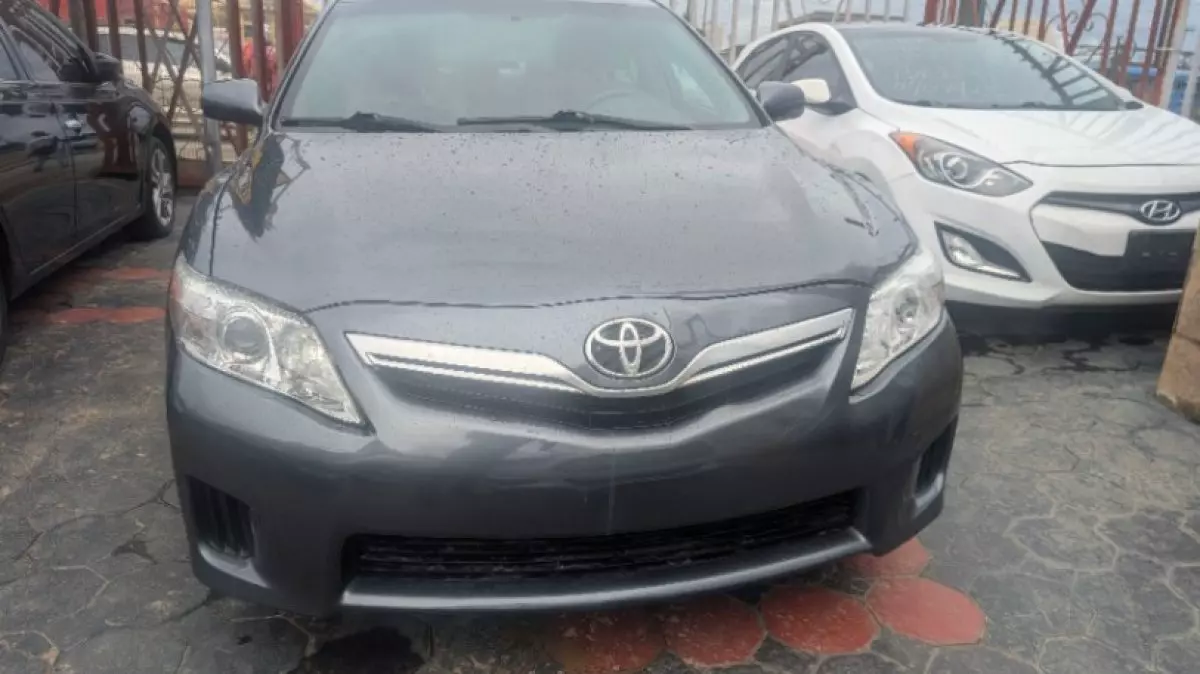 Toyota Camry - 2010