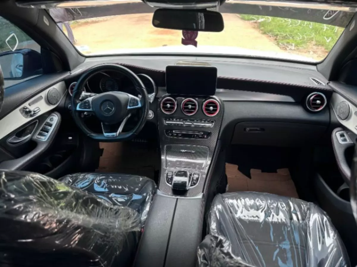 interiorFront