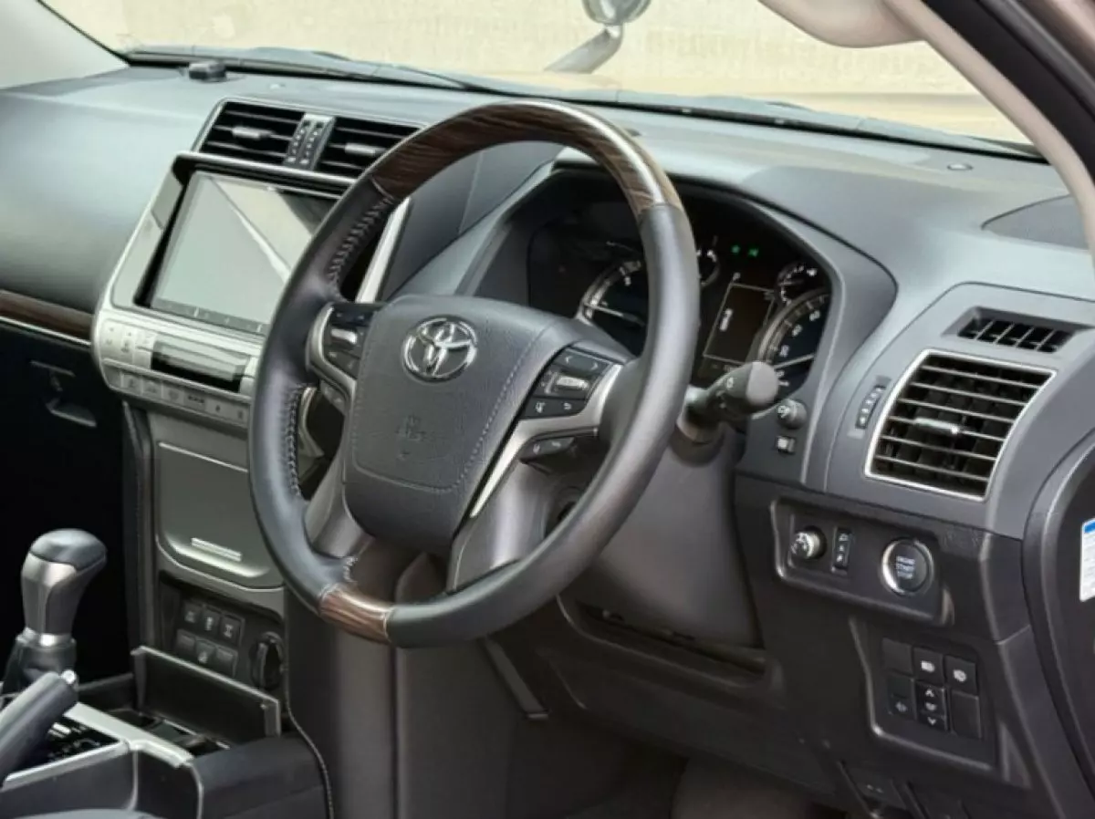 interiorFront