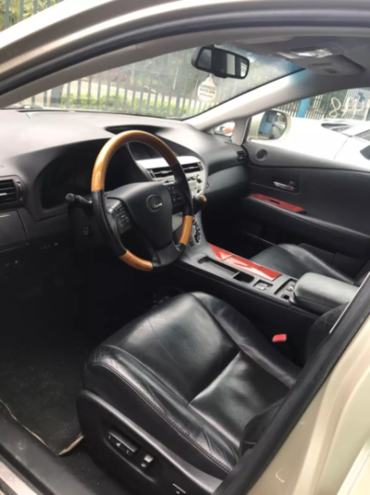 interiorFront