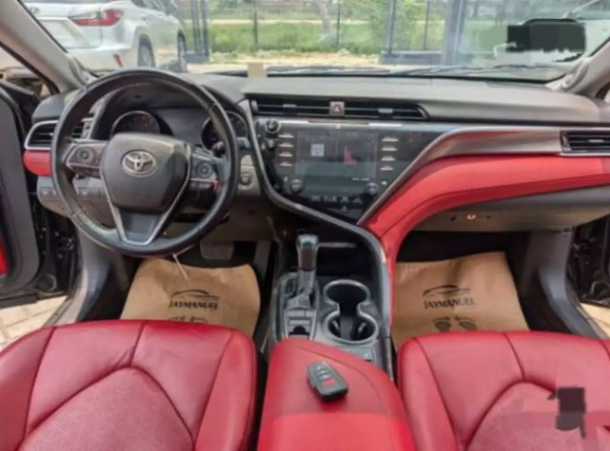 interiorFront