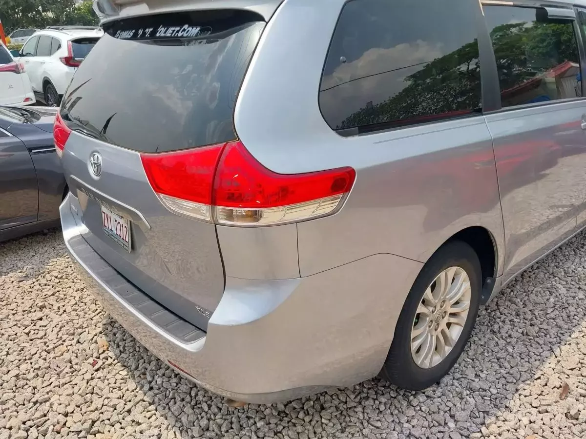 car Right Back
