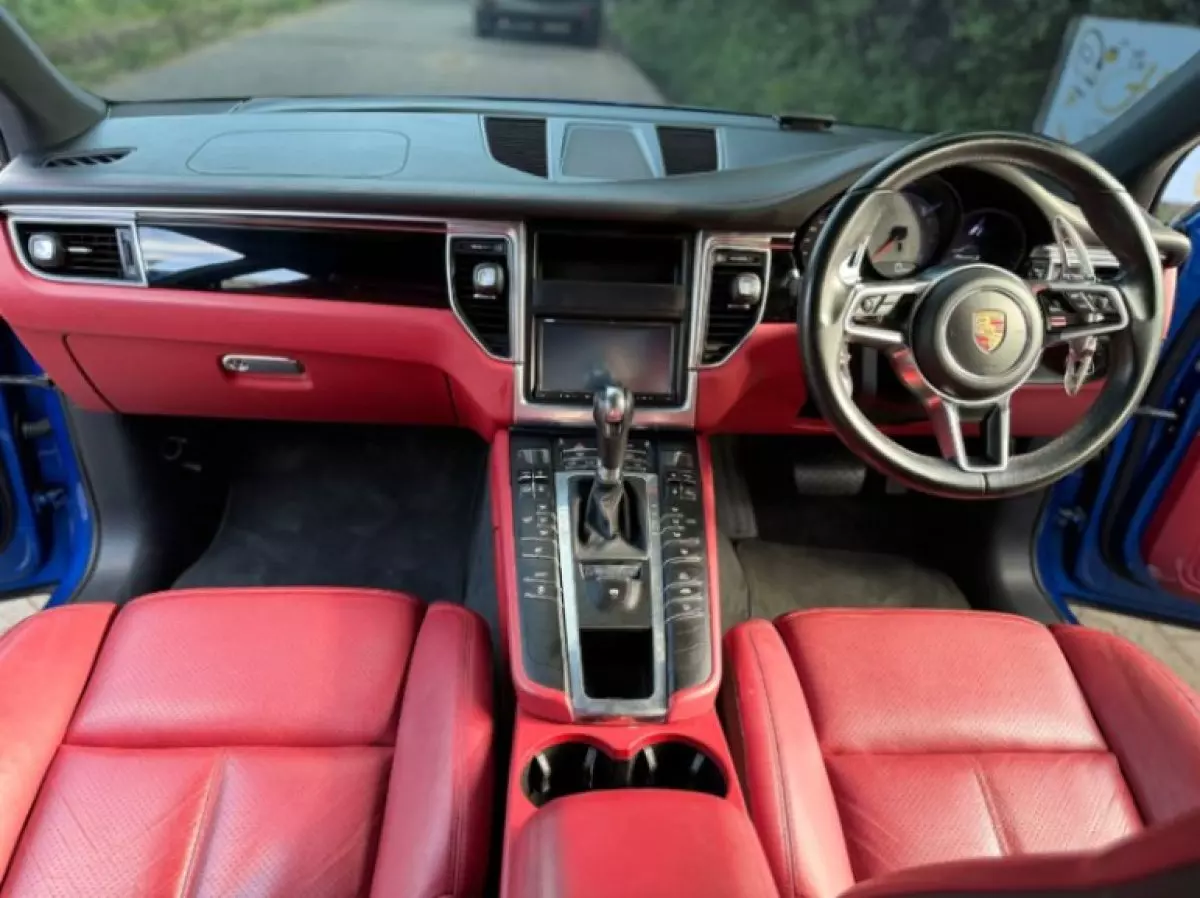 interiorFront