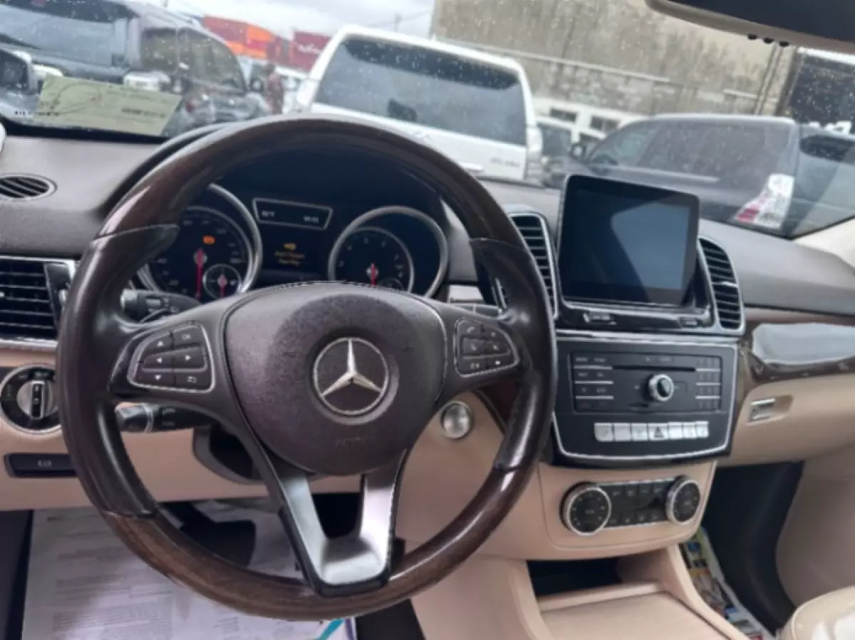 interiorFront