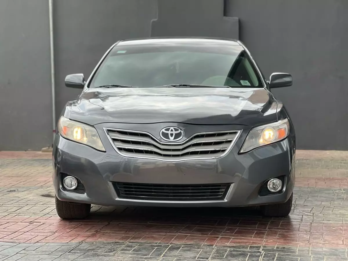 Toyota Camry - 2010