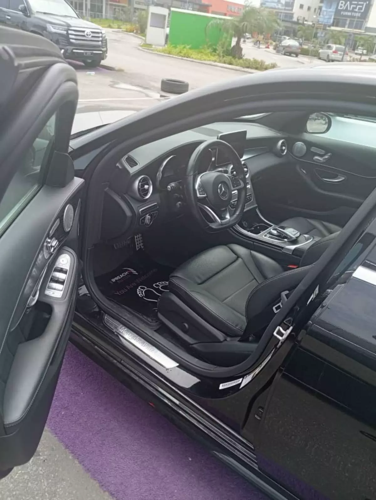 interiorFront