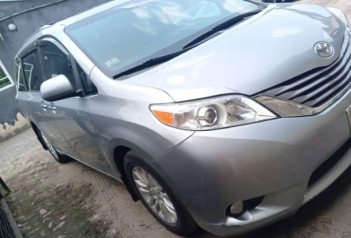 Toyota Sienna - 2015