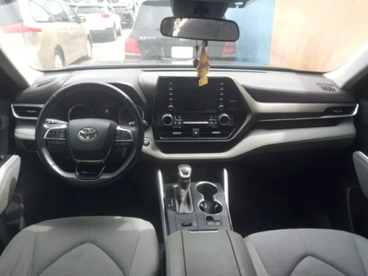 interiorFront
