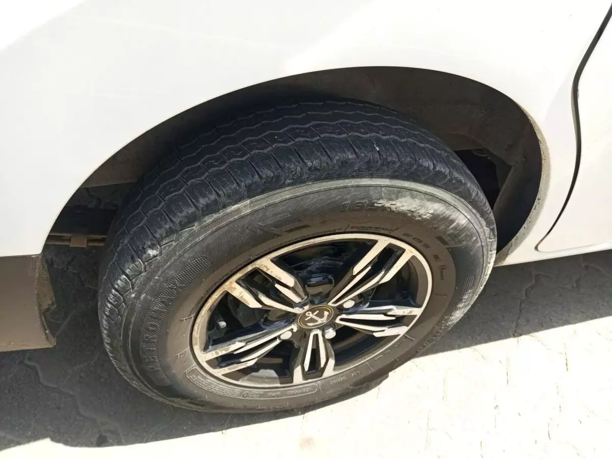 tyre1