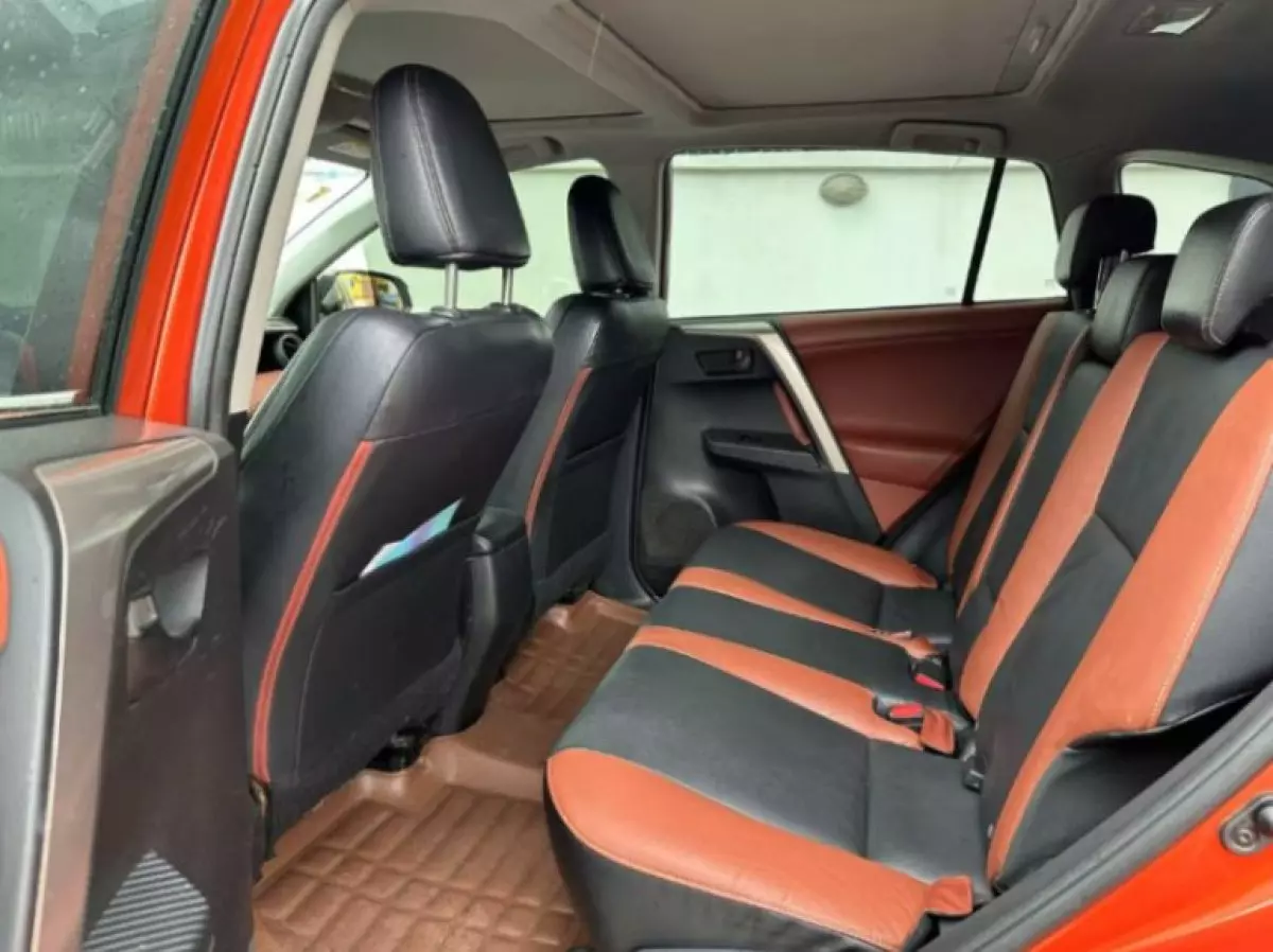 interiorBack