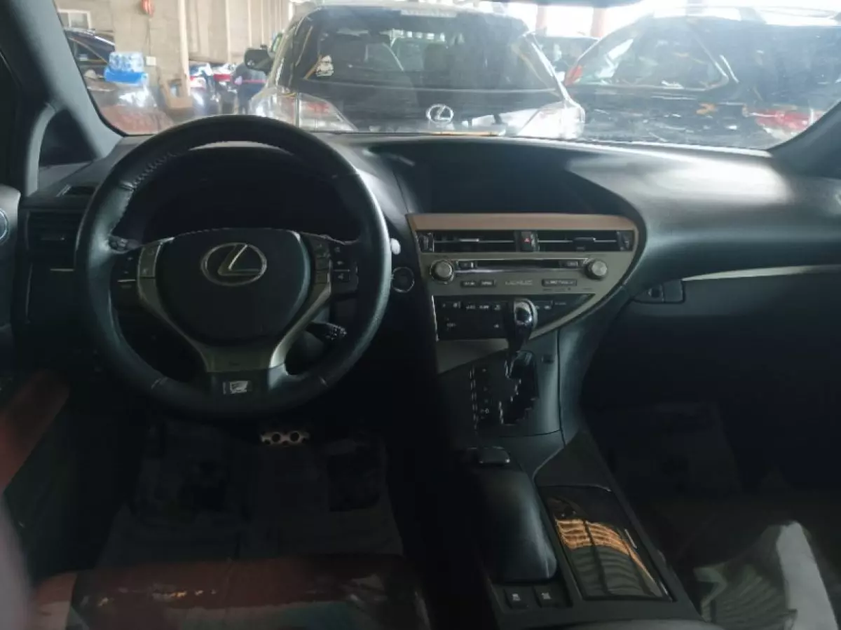 interiorFront