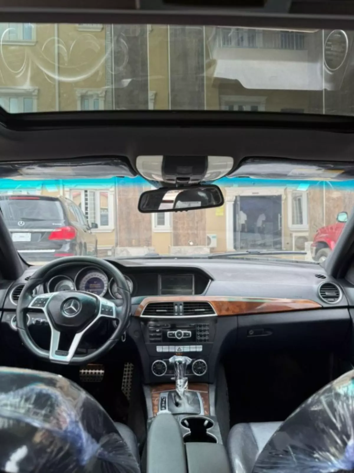 interiorFront