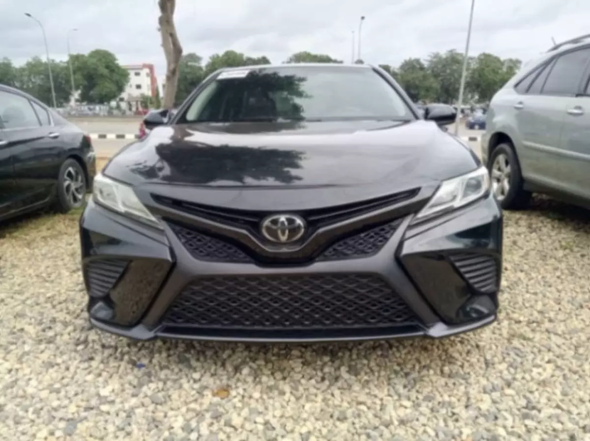 Toyota Camry - 2018