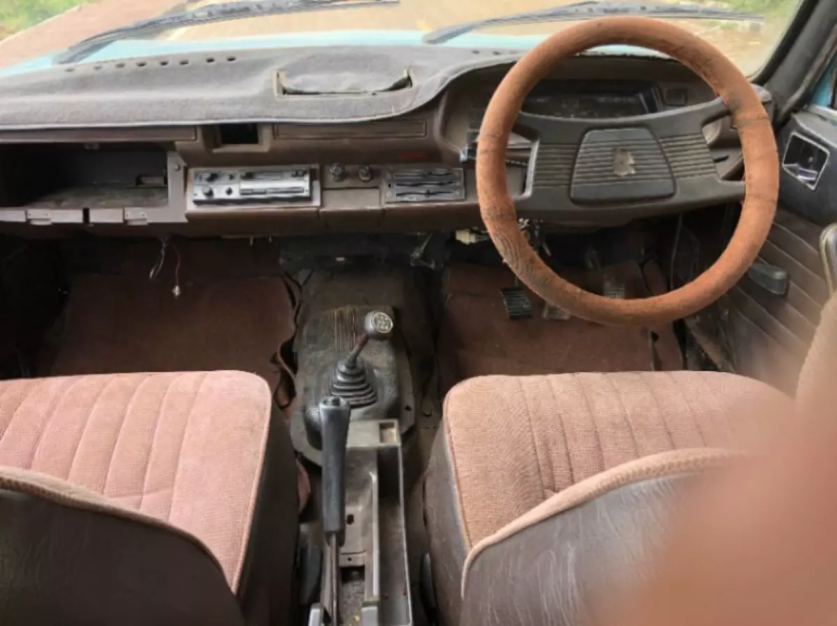 interiorFront