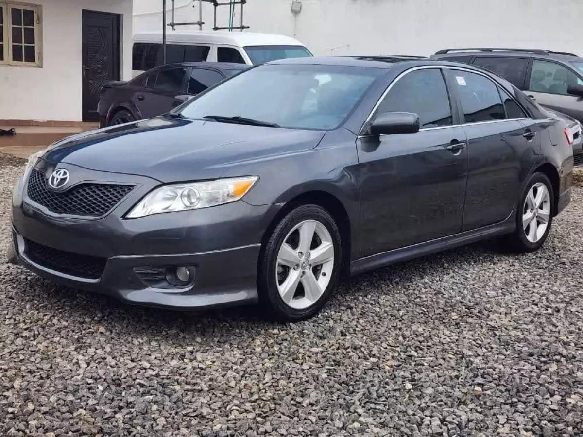 Toyota Camry - 2011