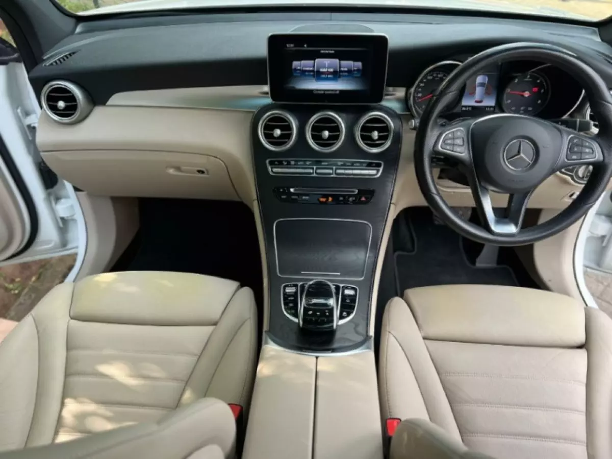 interiorFront