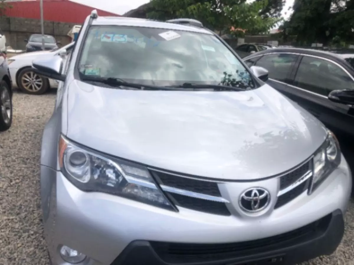 Toyota RAV4 - 2015