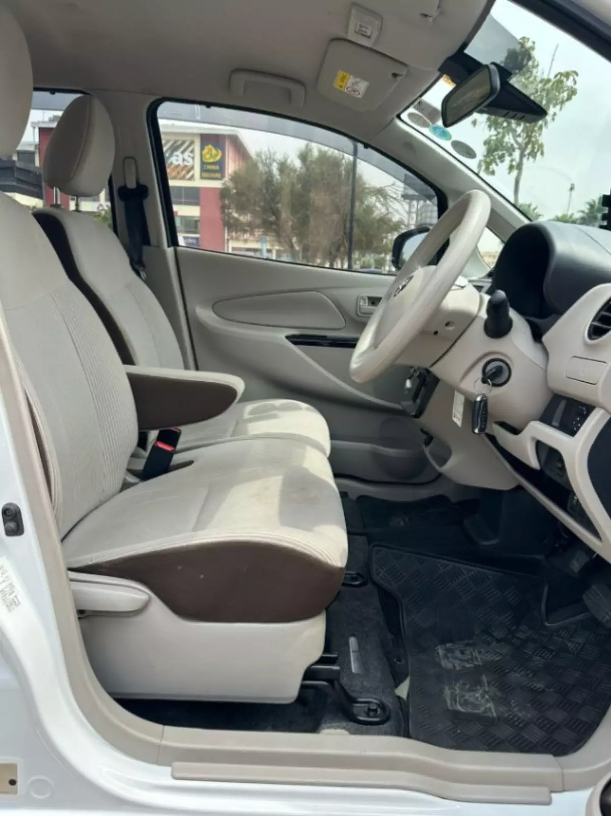 interiorFront
