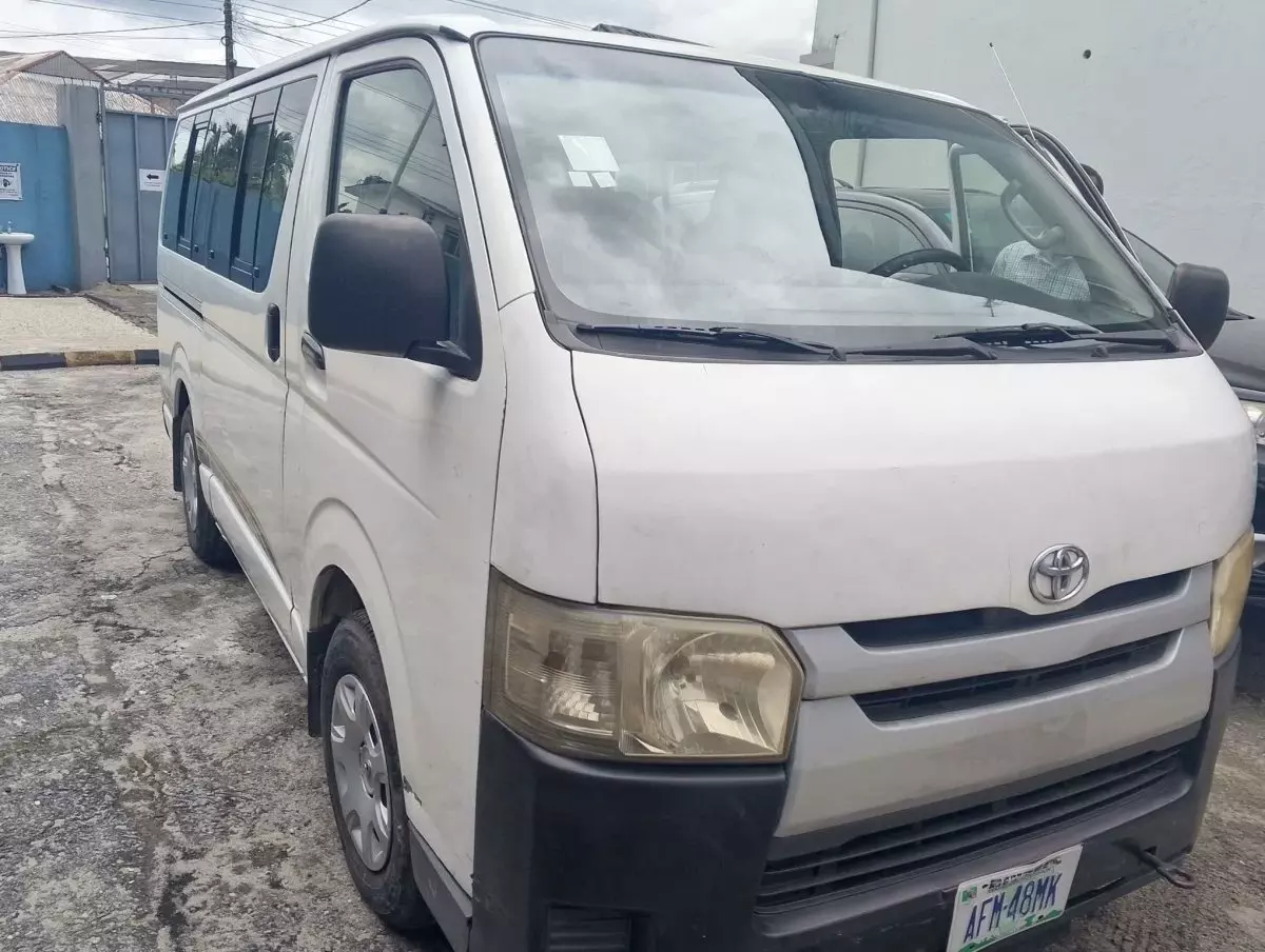 Toyota Hiace - 2012