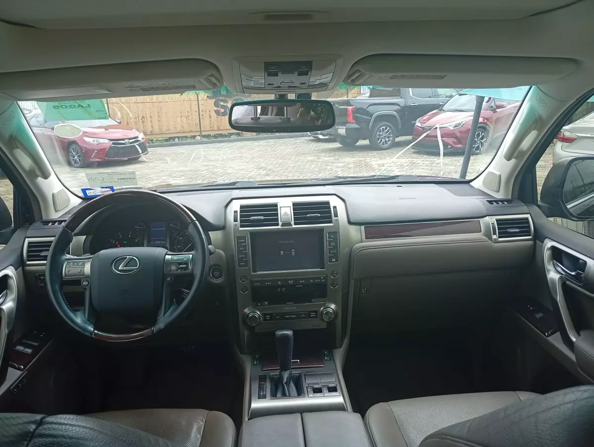 interiorFront