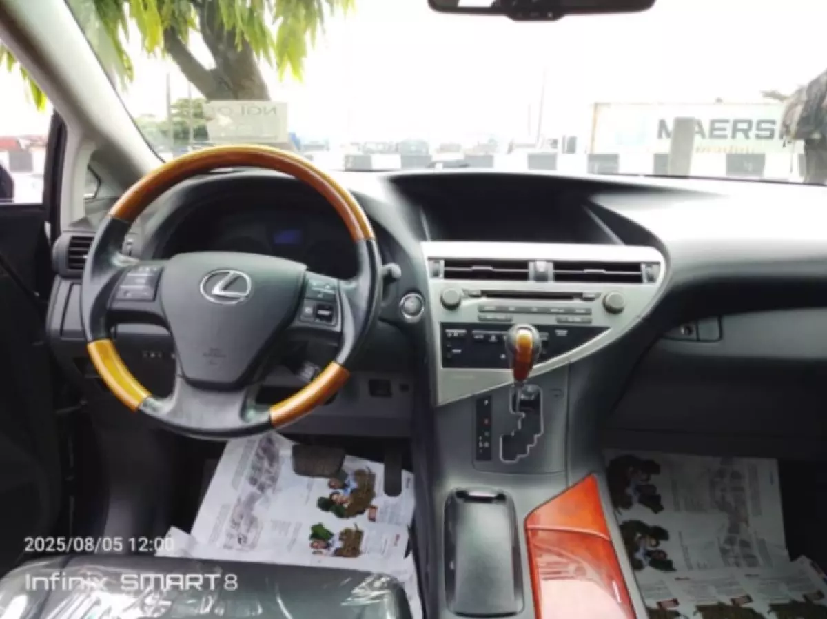 interiorFront