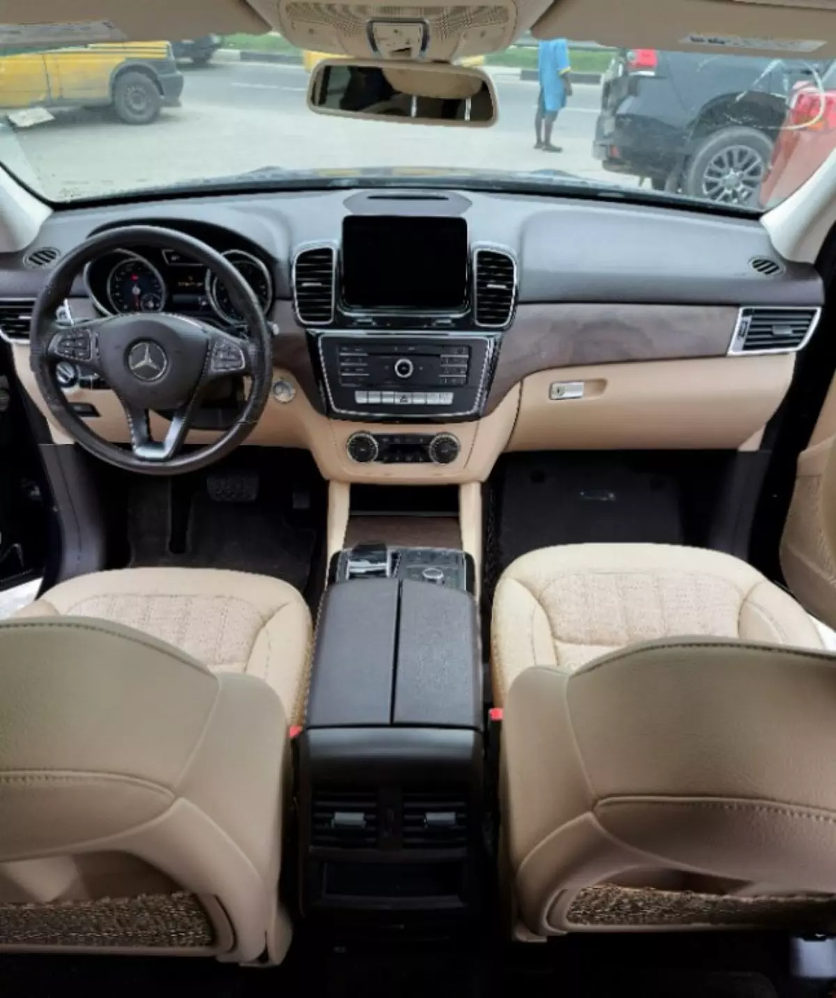 interiorFront