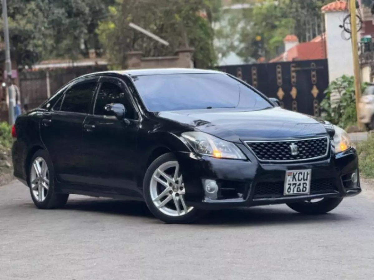 Toyota Crown - 2012