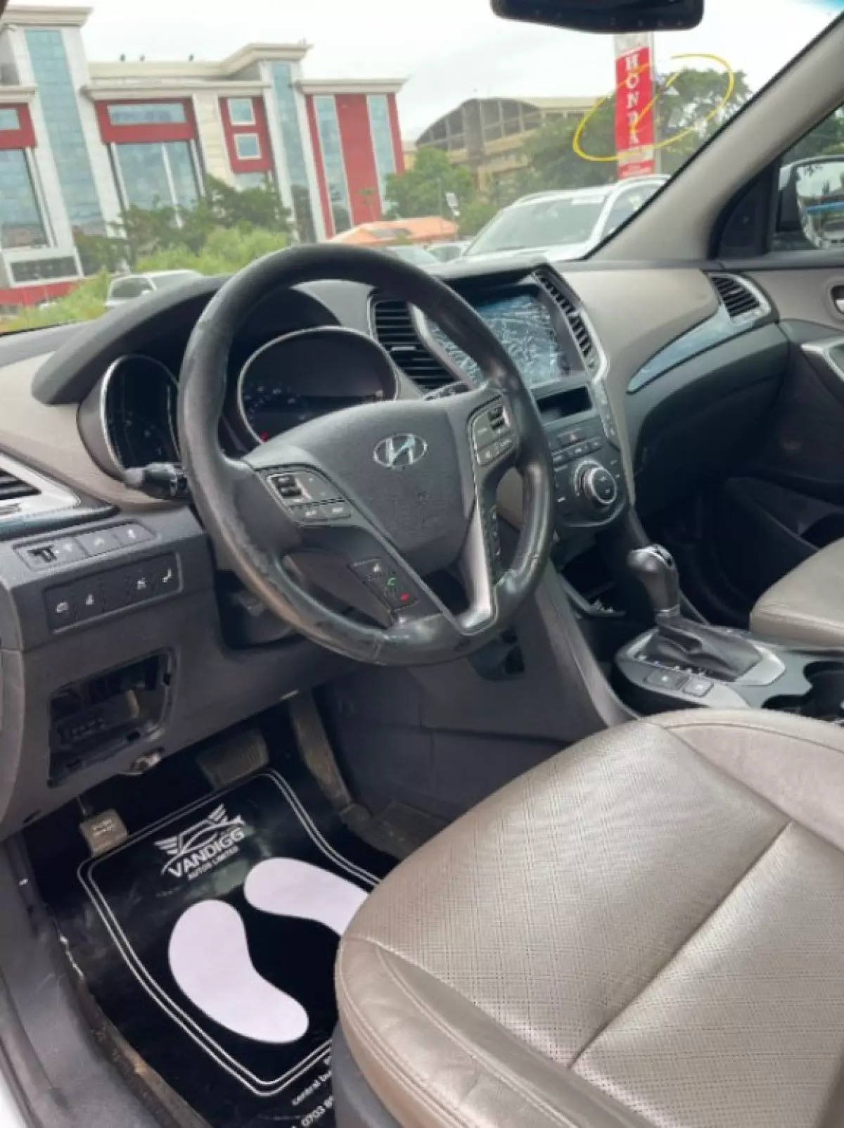 interiorFront
