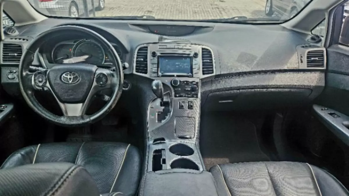 interiorFront