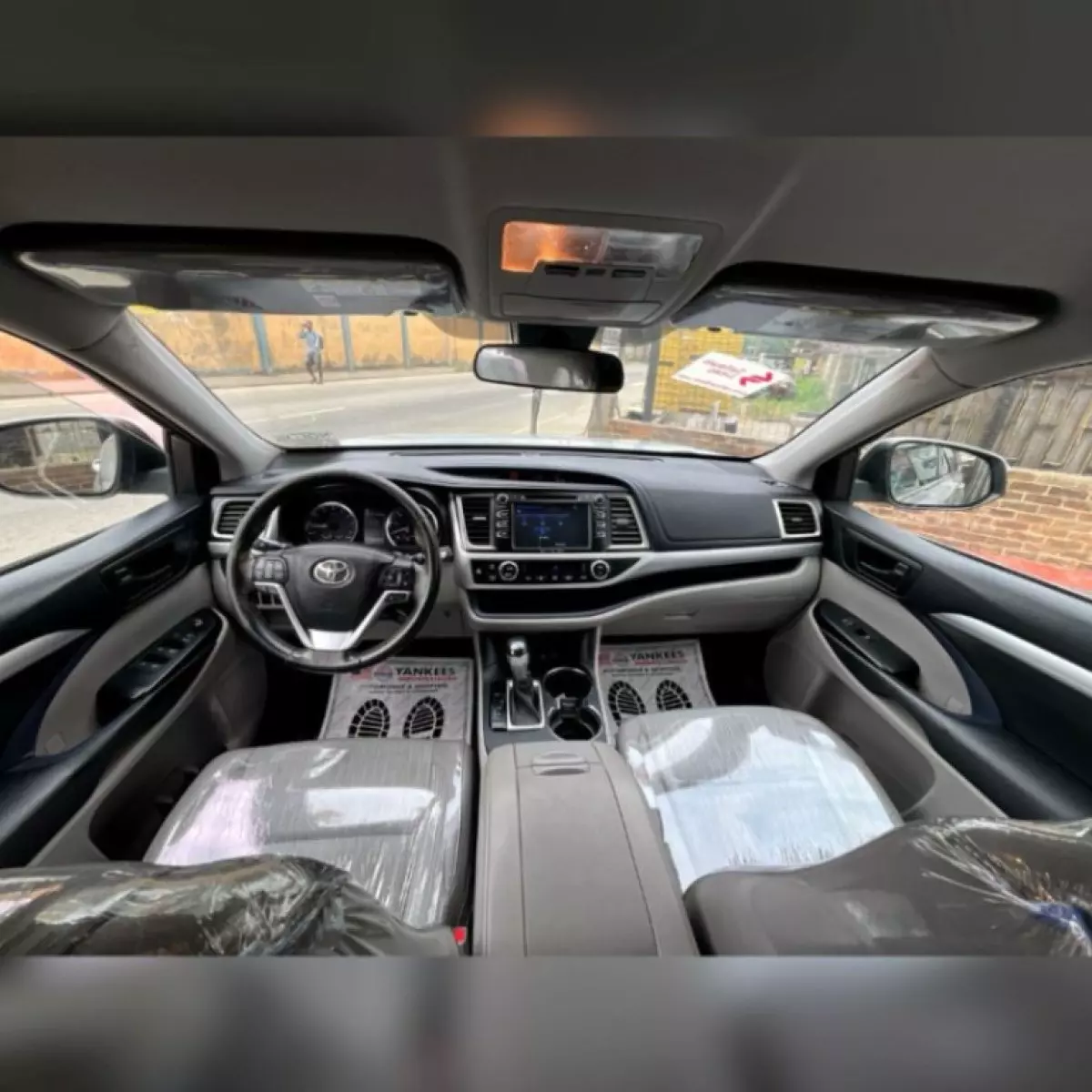 interiorFront