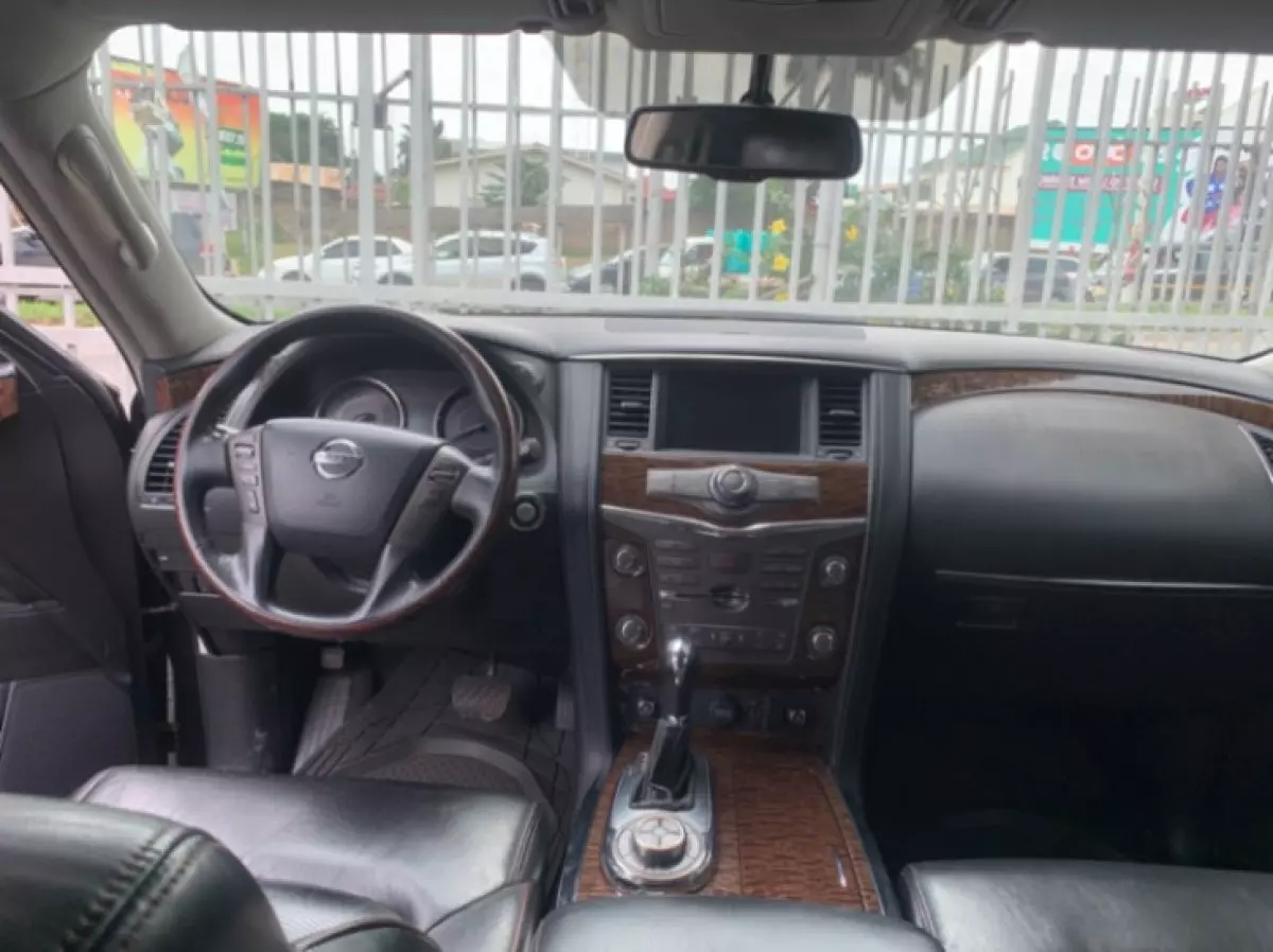 interiorFront