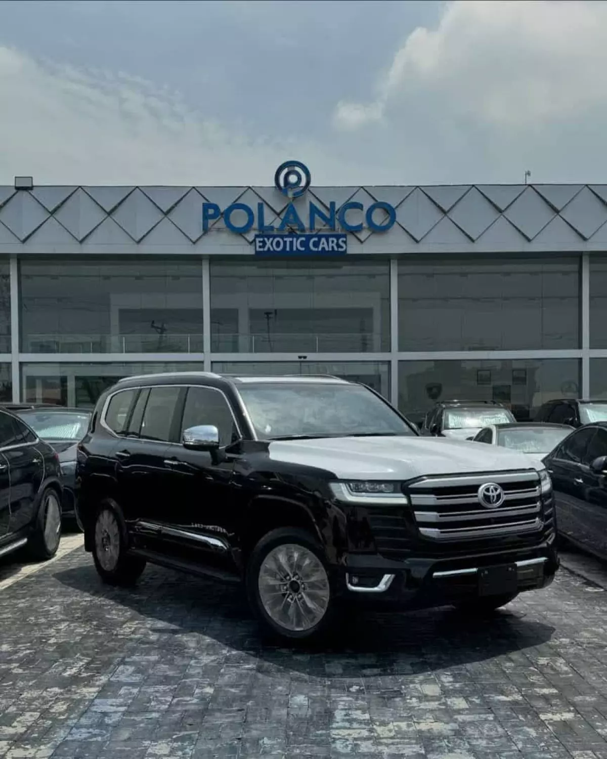 Toyota  Land Cruiser VXR V8 - 2024