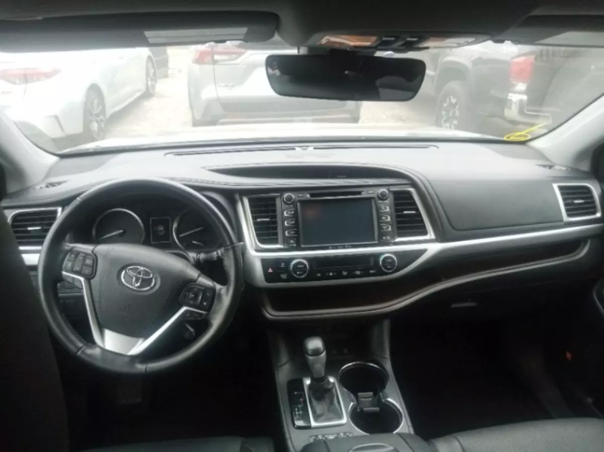 interiorFront