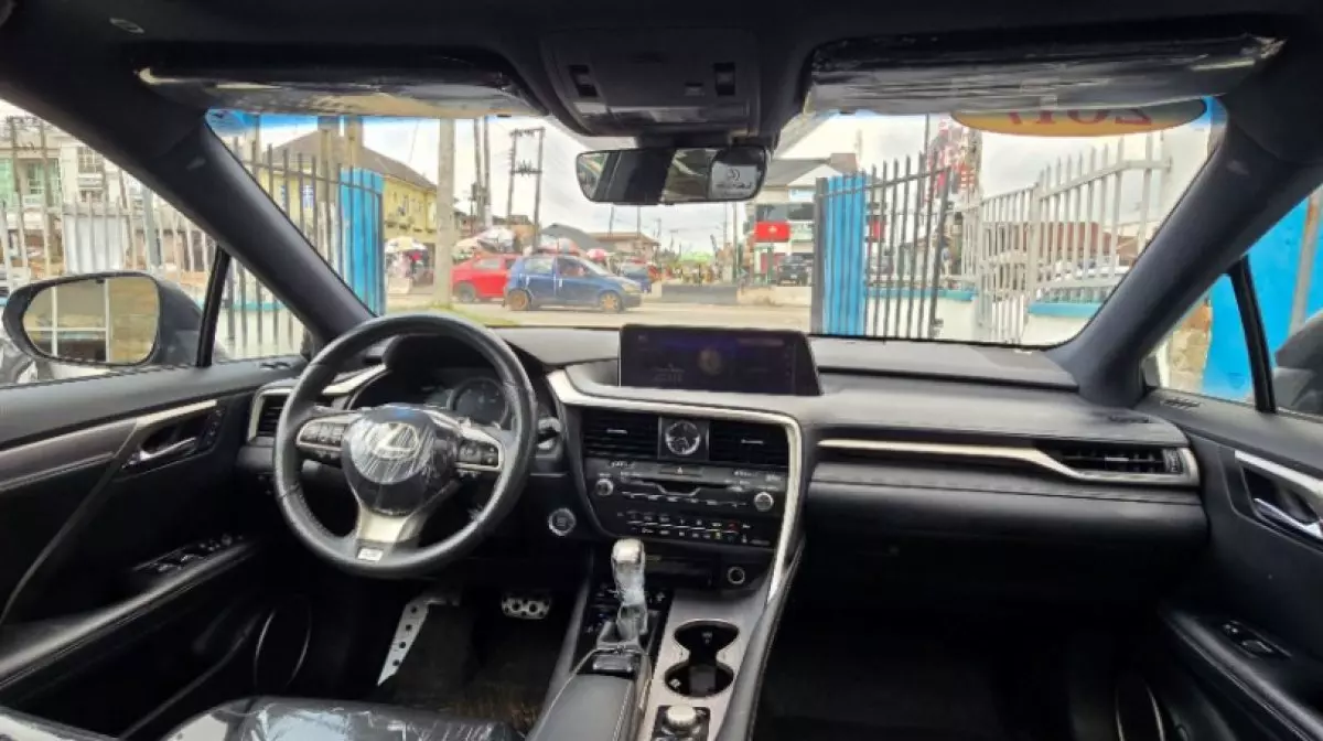 interiorFront