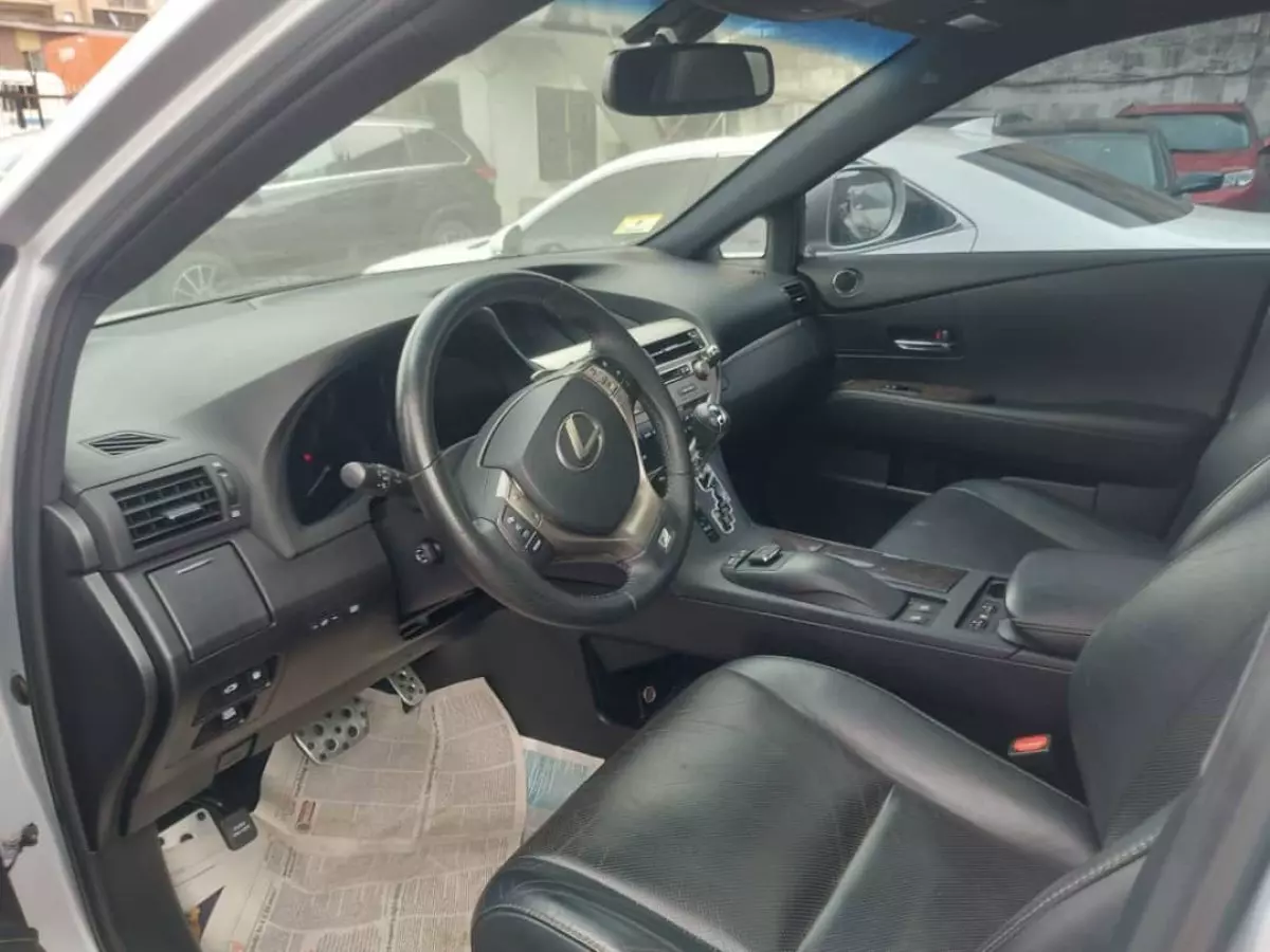 interiorFront