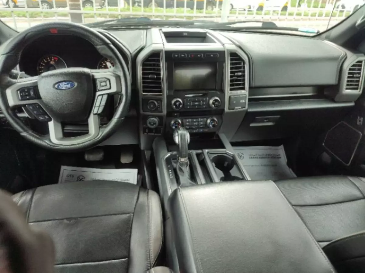 interiorFront